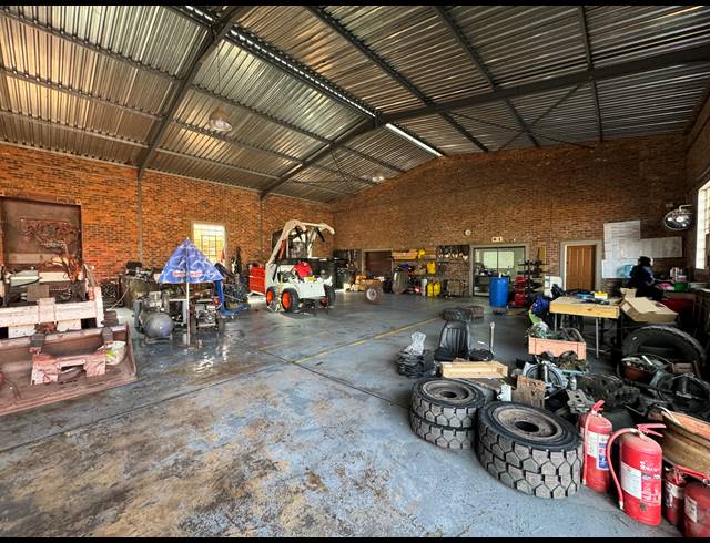684M² WAREHOUSE FOR SALE IN STORMILL
